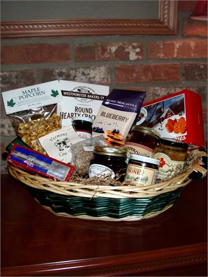 VT Gift Basket - Vermont Sugar and Spice Maple Syrup - The Vermonter Basket