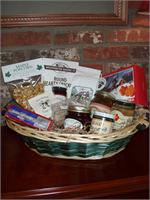 VT Gift Basket - Vermont Sugar and Spice Maple Syrup - The Vermonter Basket